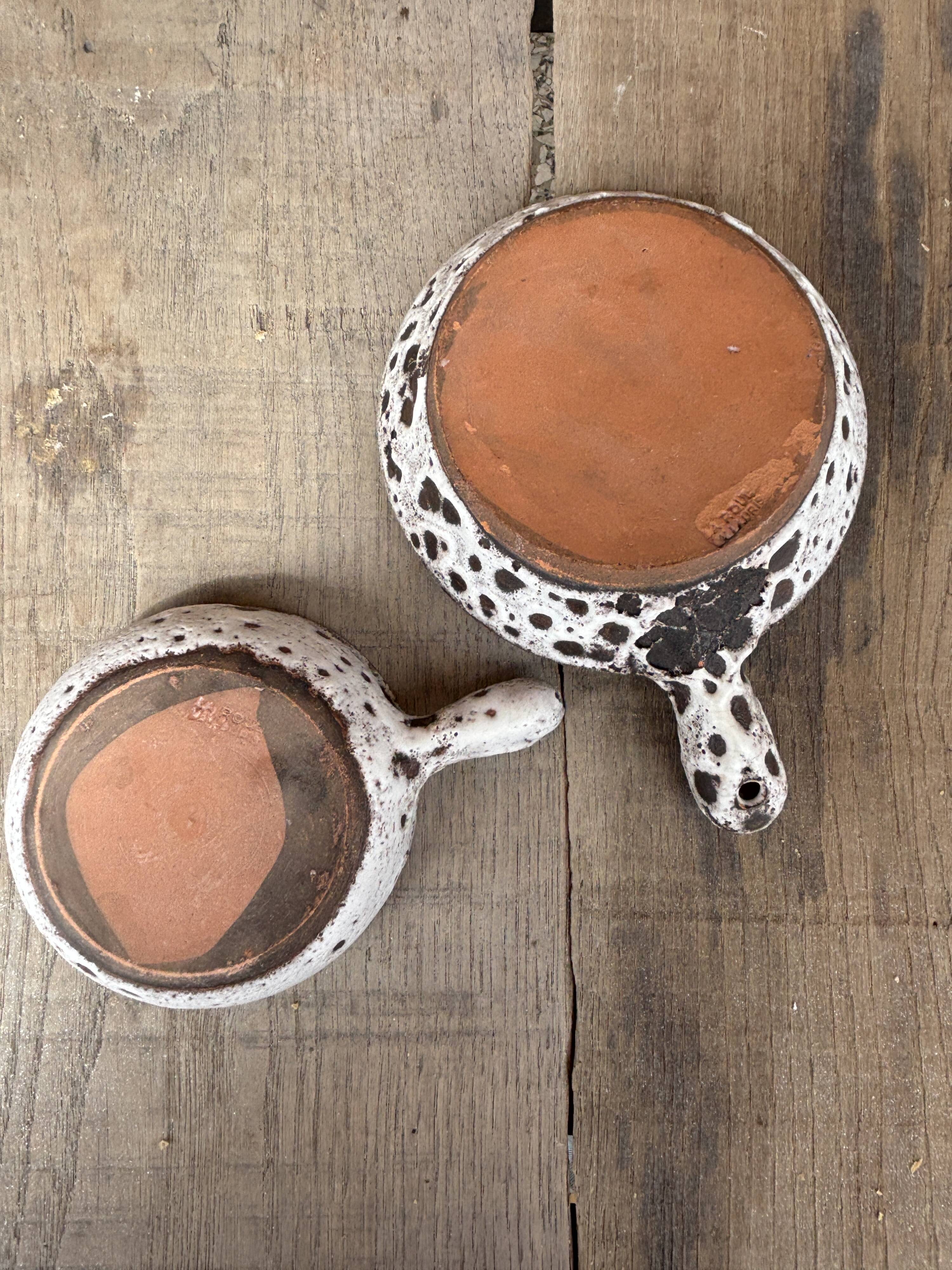Set of 2 La Roue Vallauris pans – vintage ceramic with floral decoration