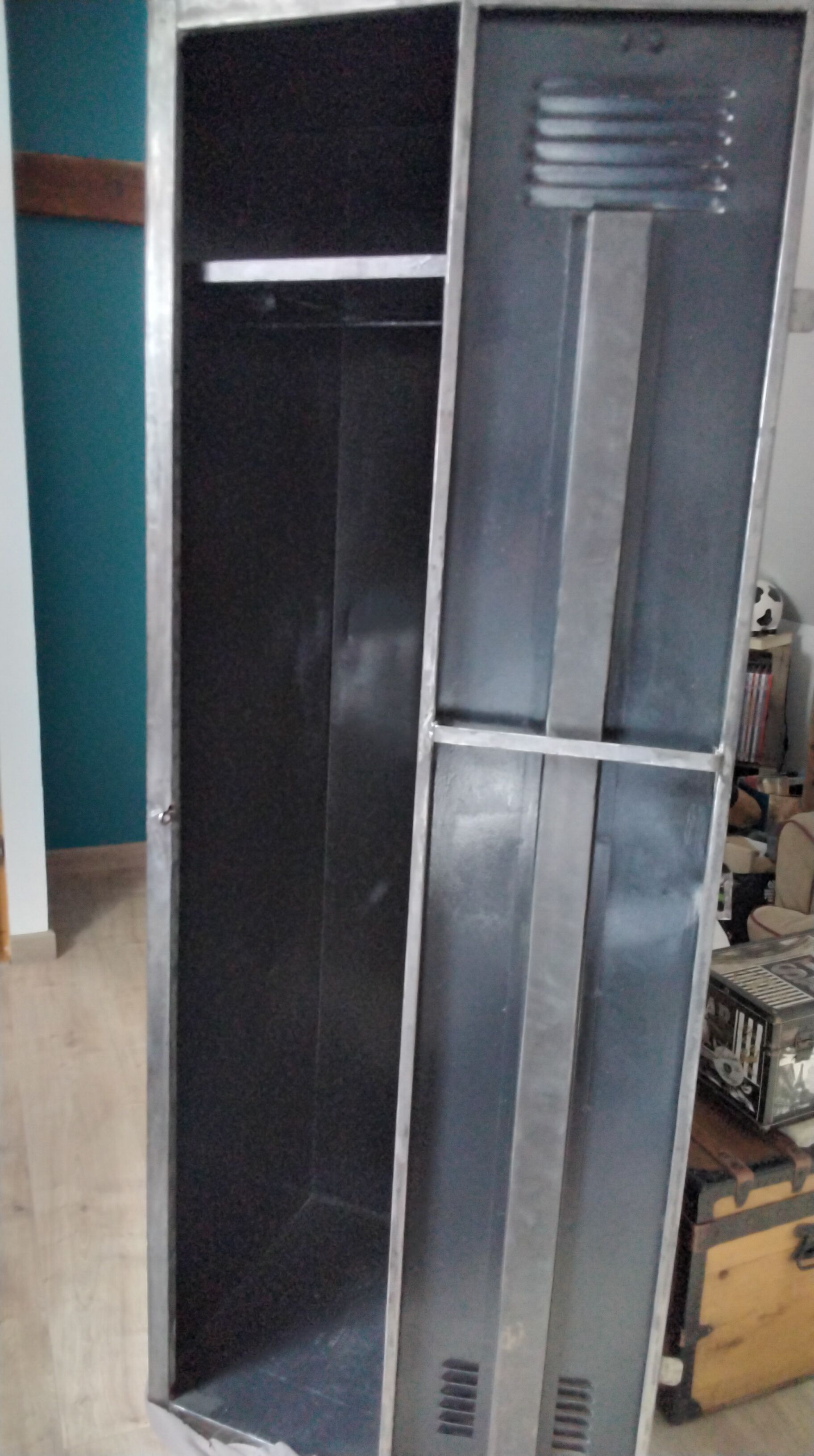 Metal closet