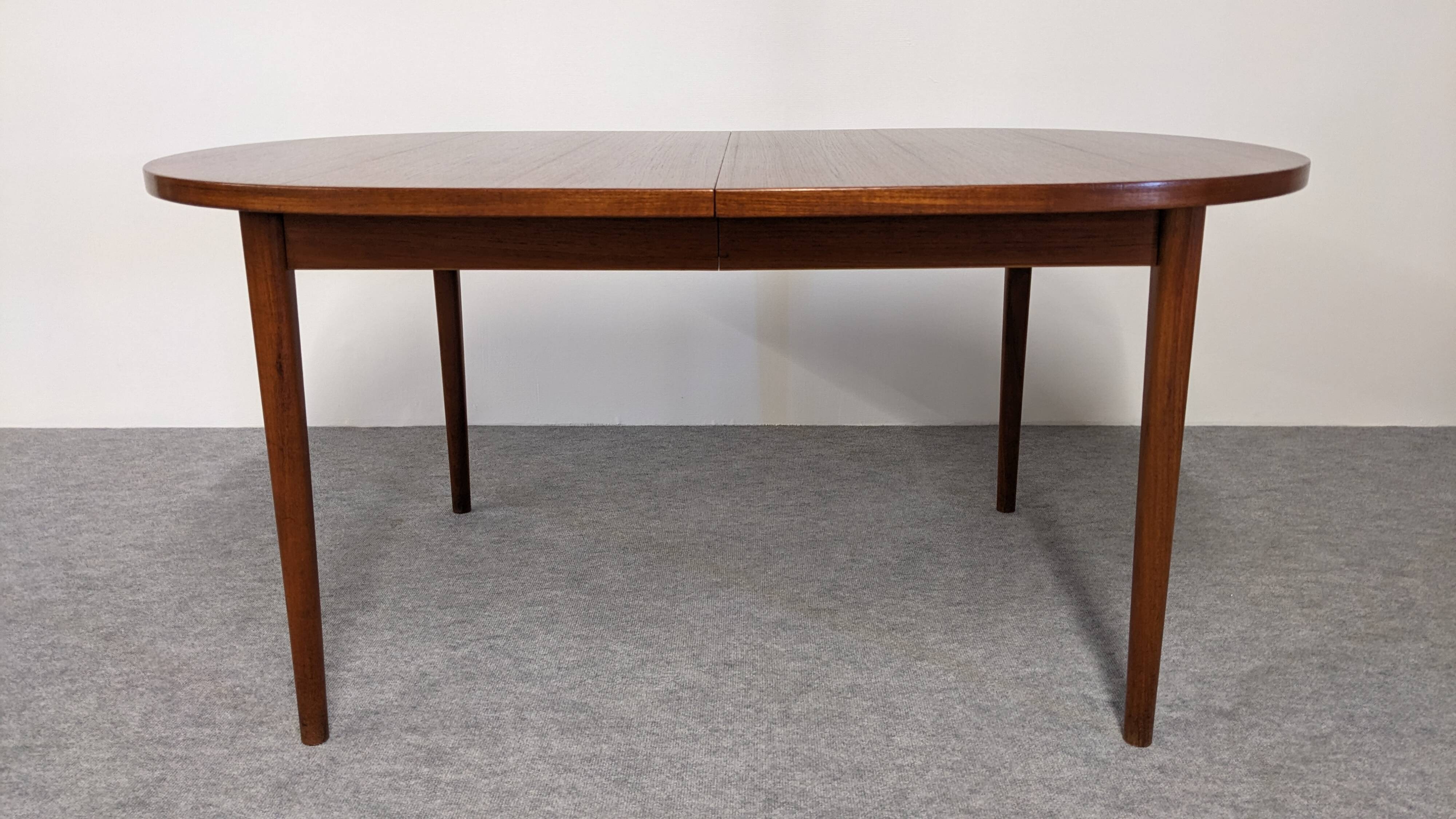Oval extendable teak table by Nils Jonsson for Troeds 50s/60s