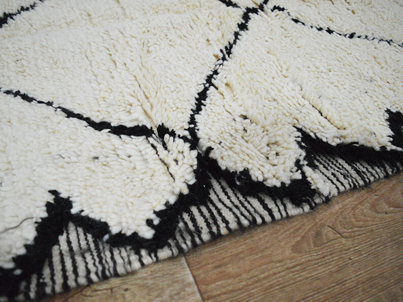 Handmade moroccan berber carpet 238 x 150 cm