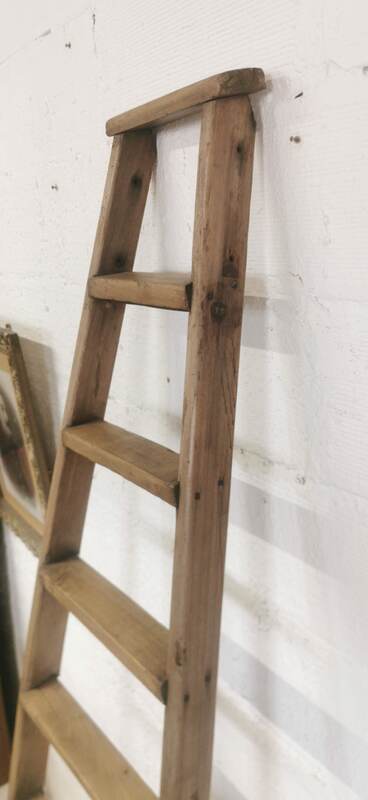 Painter's half-stepladder