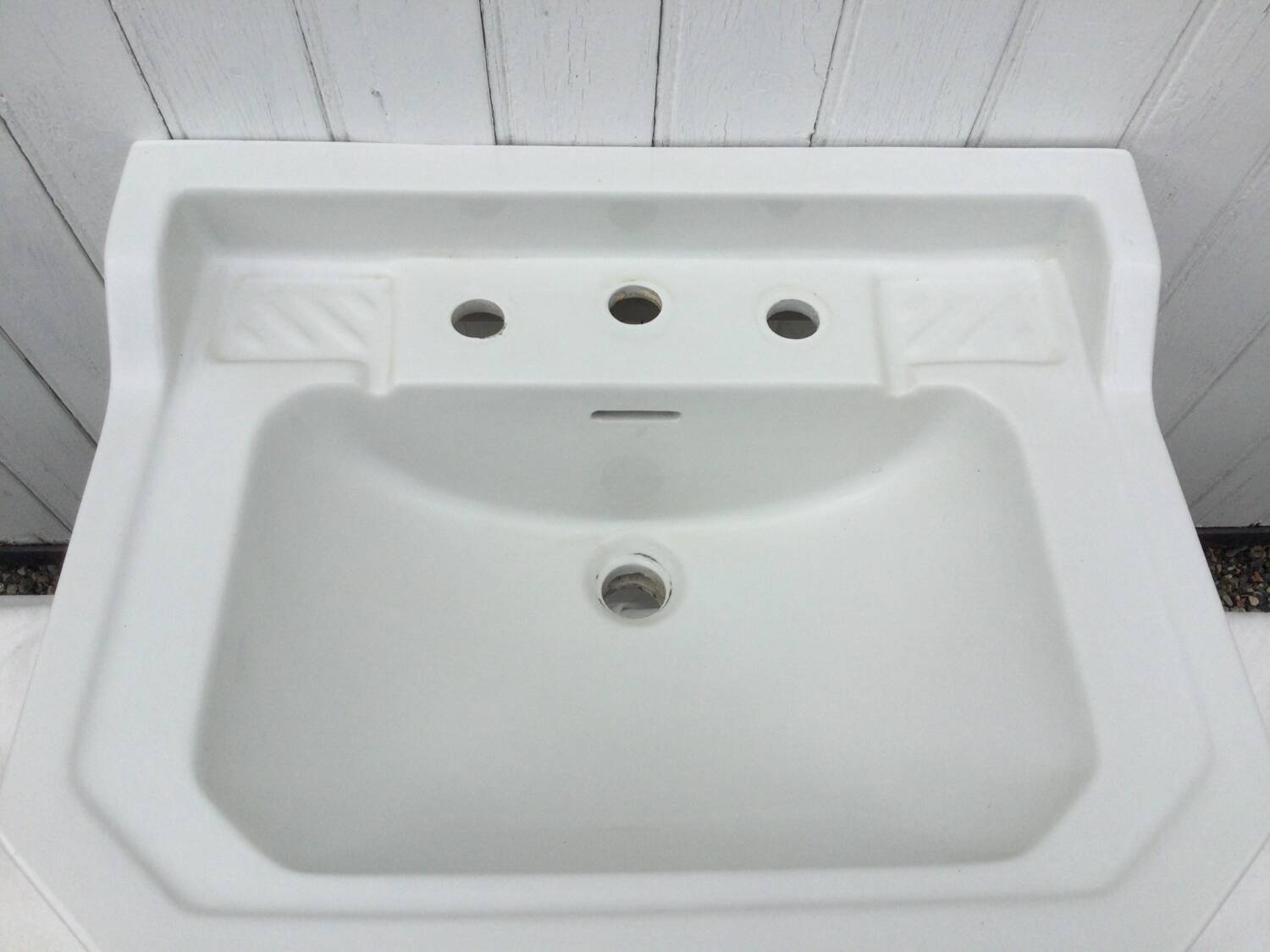 White ceramic washbasin, 1950