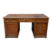 Minister's desk in oak