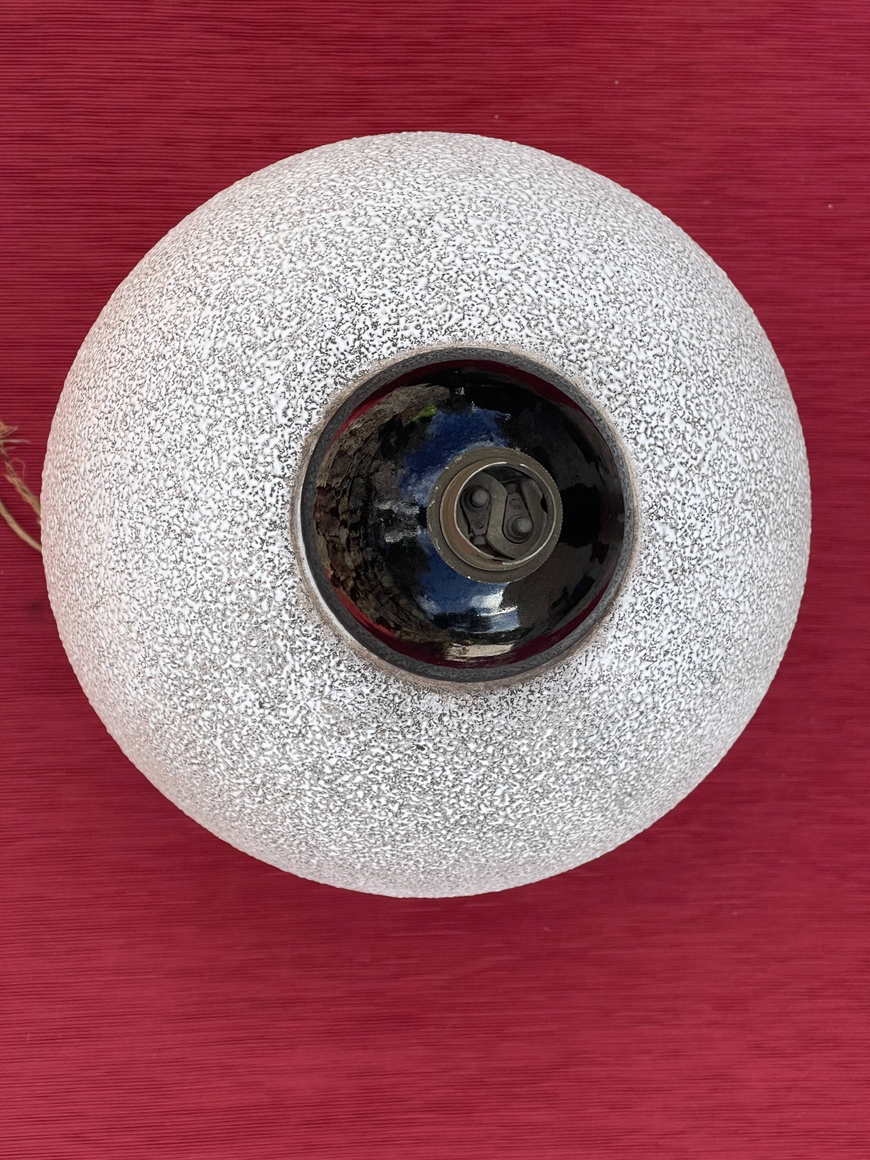 Art Deco lamp foot in tense ceramic