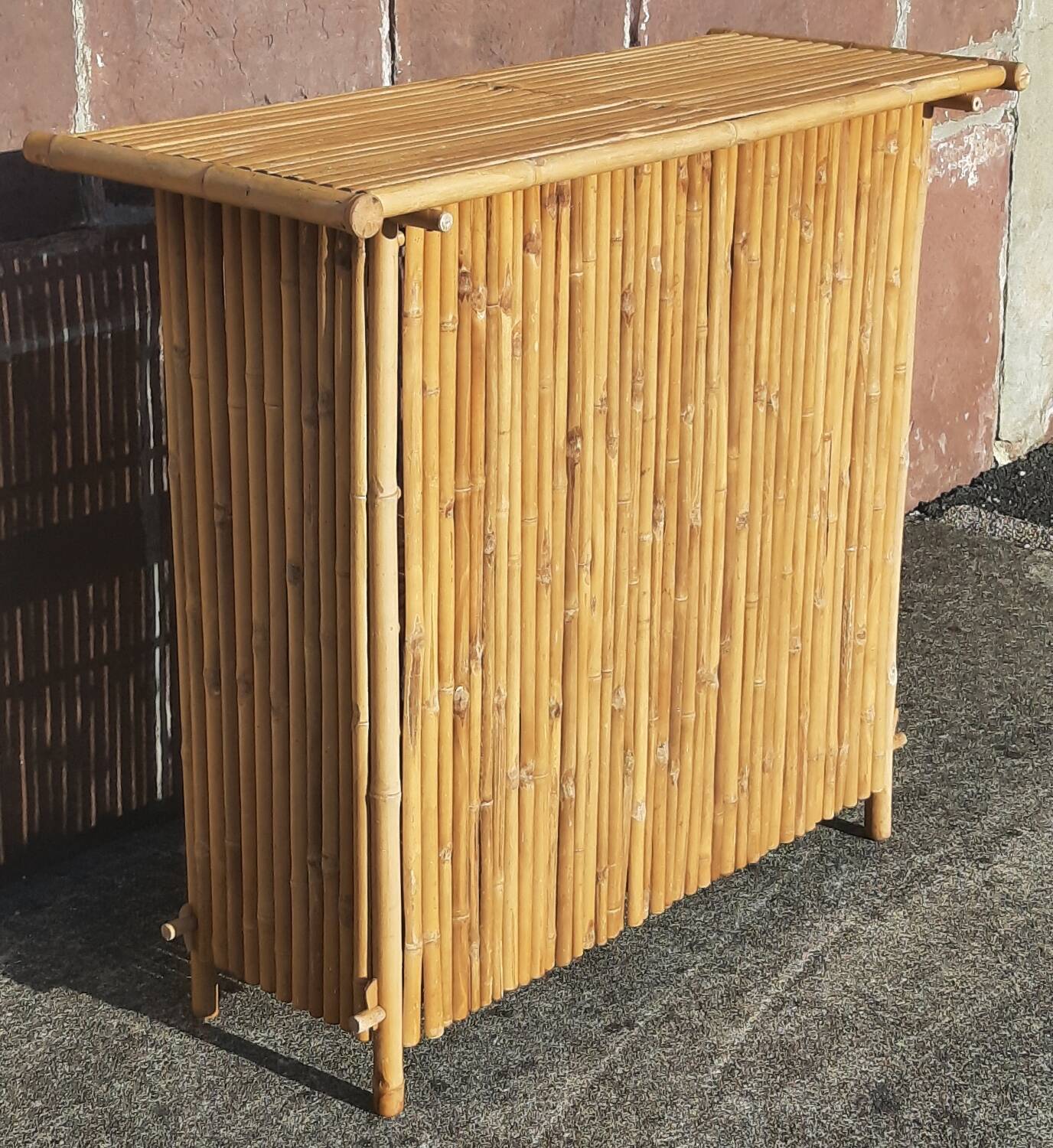 Bamboo counter or bar. (With 2 folding high chairs)