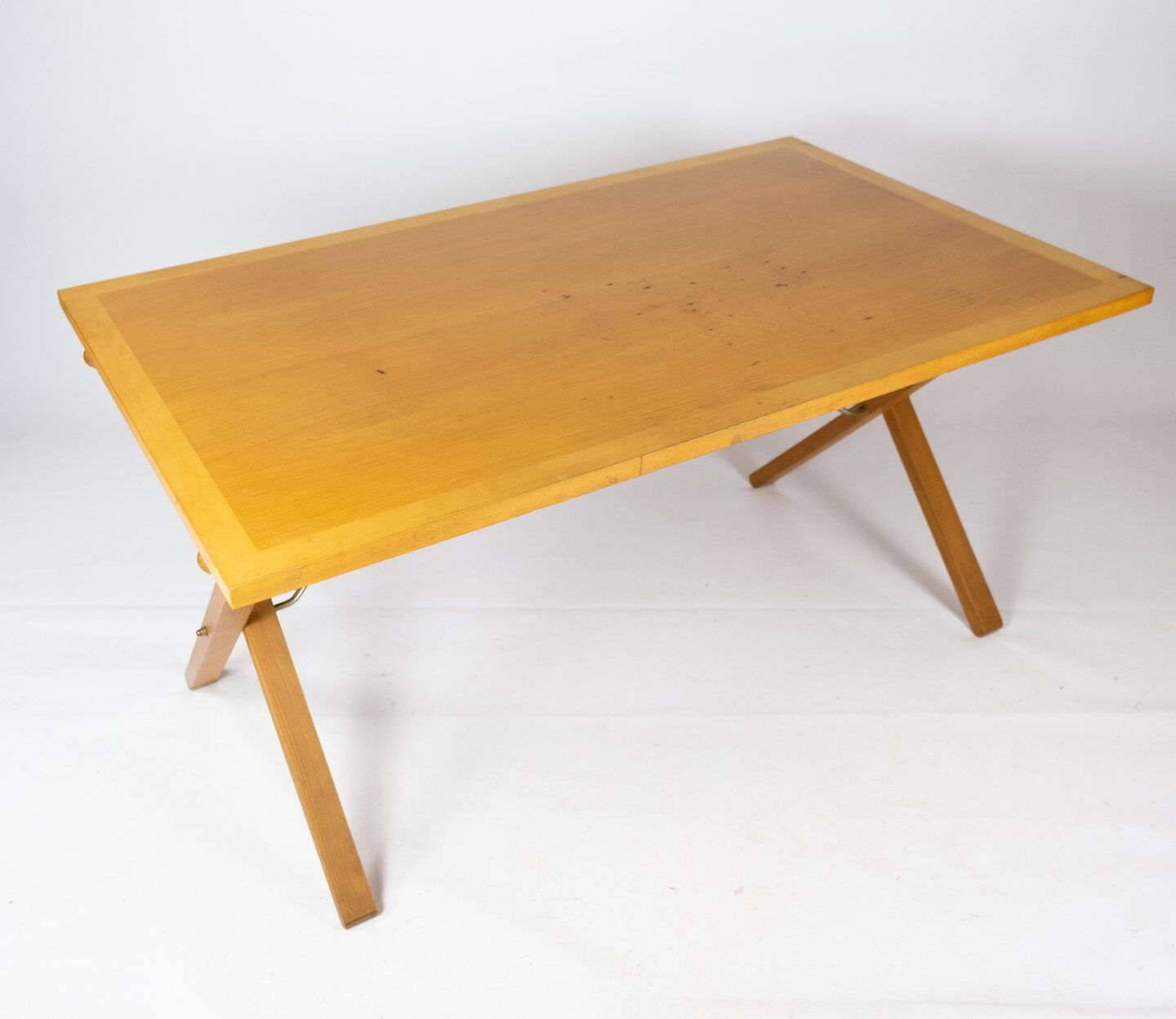 Dining table in light wood designed by Poul Cadovius and manufactured by Cado