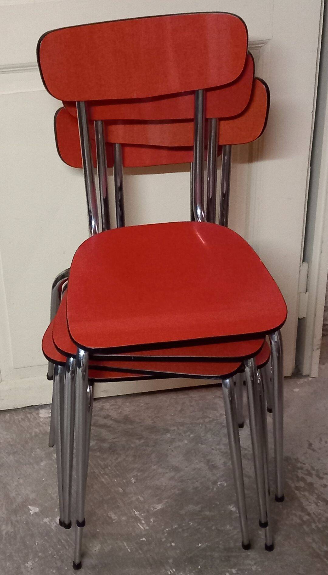 Extendable Table + 4 Chairs + 1 Stool - in Red Formica