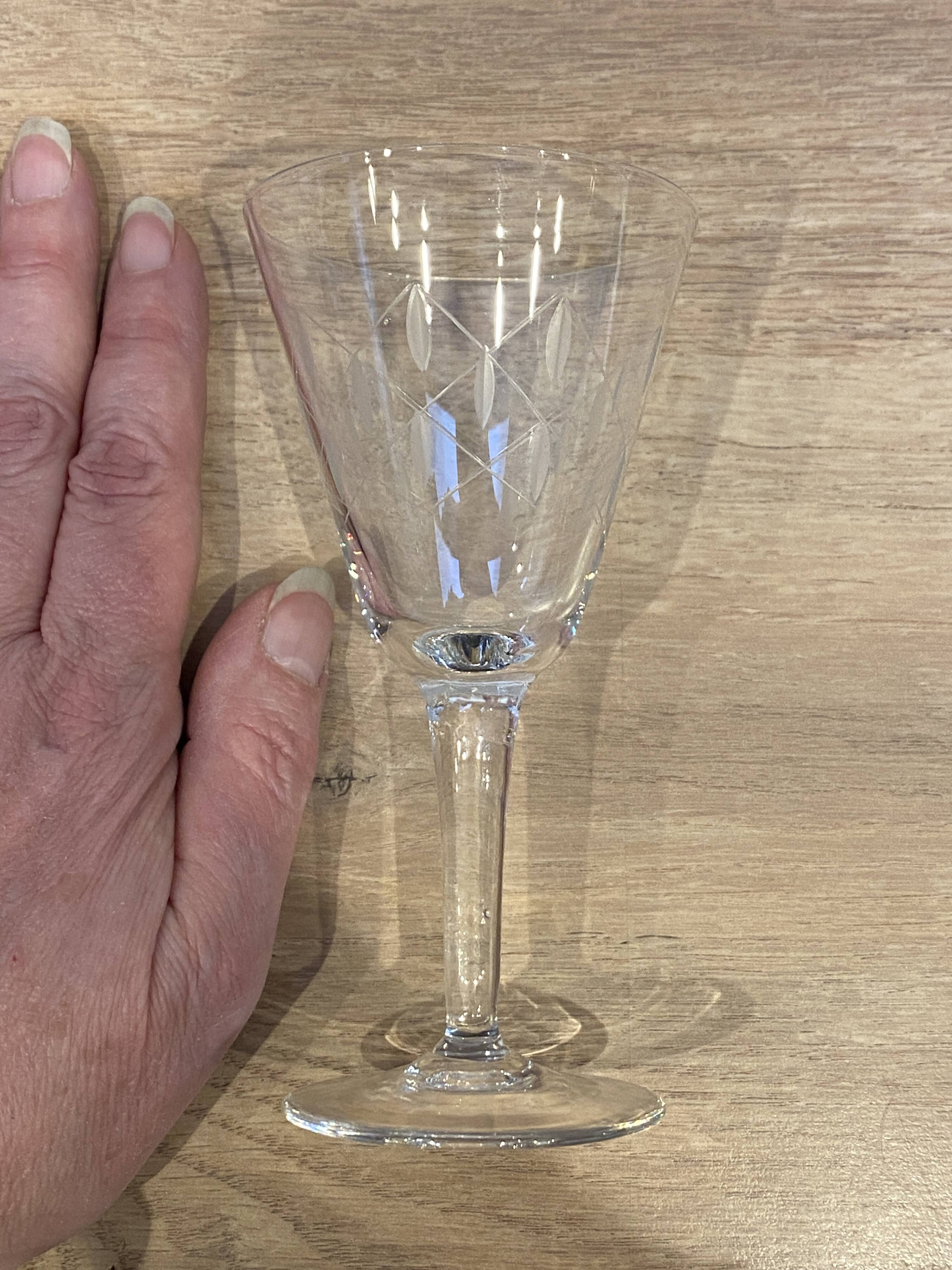 Set of 8 engraved wine glasses
