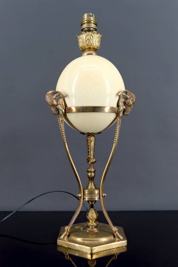Lampe Néoclassique, Oeuf d’Autruche & Monture Animalière en Bronze, c. 1900