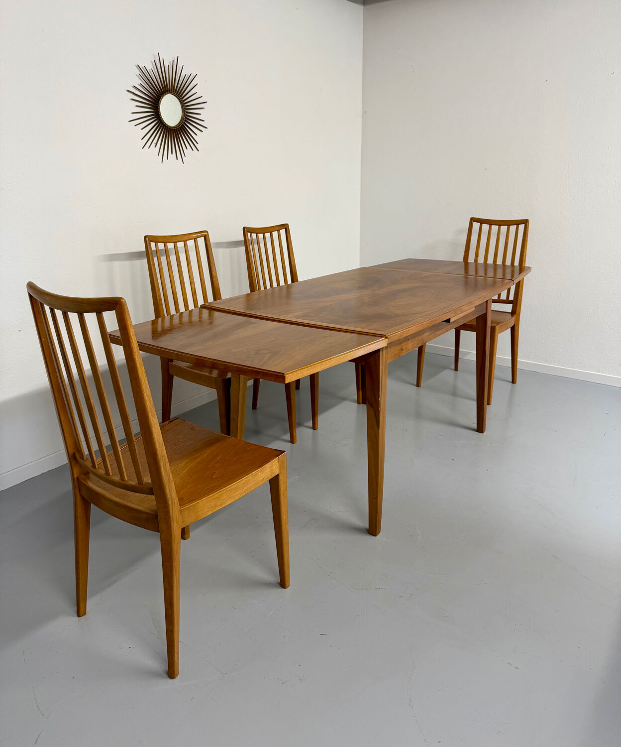Table de repas à rallonges noyer massif design style scandinave an70