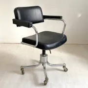 Chrome office chair with vintage faux leather from the 1960s.