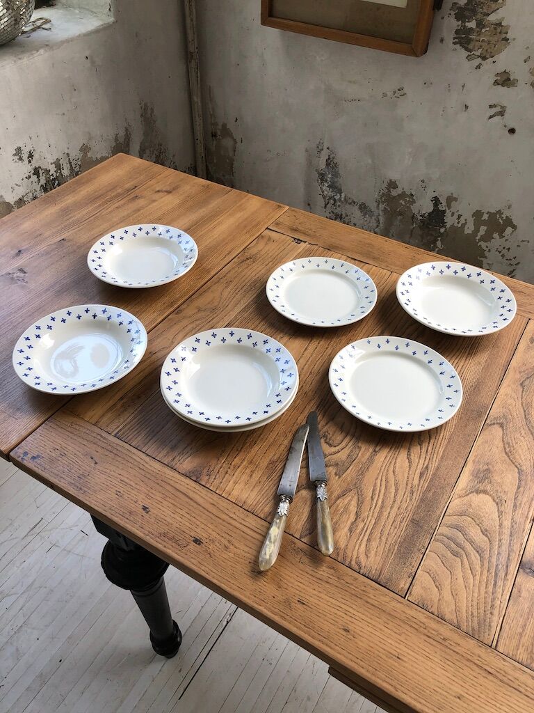 7 "lily" dessert plates