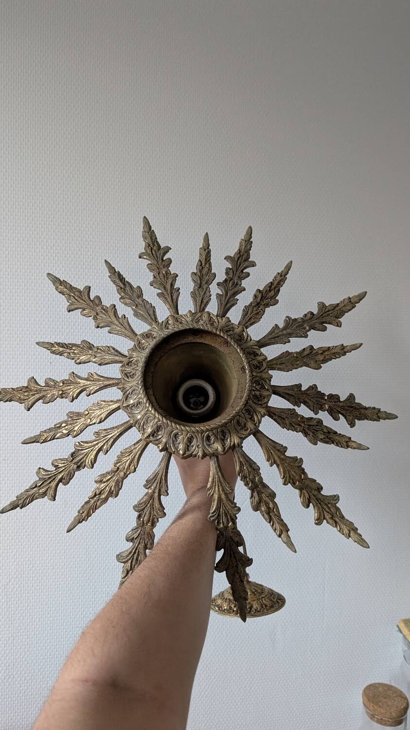 Vintage sun suspension in gilded bronze – Hollywood Regency style