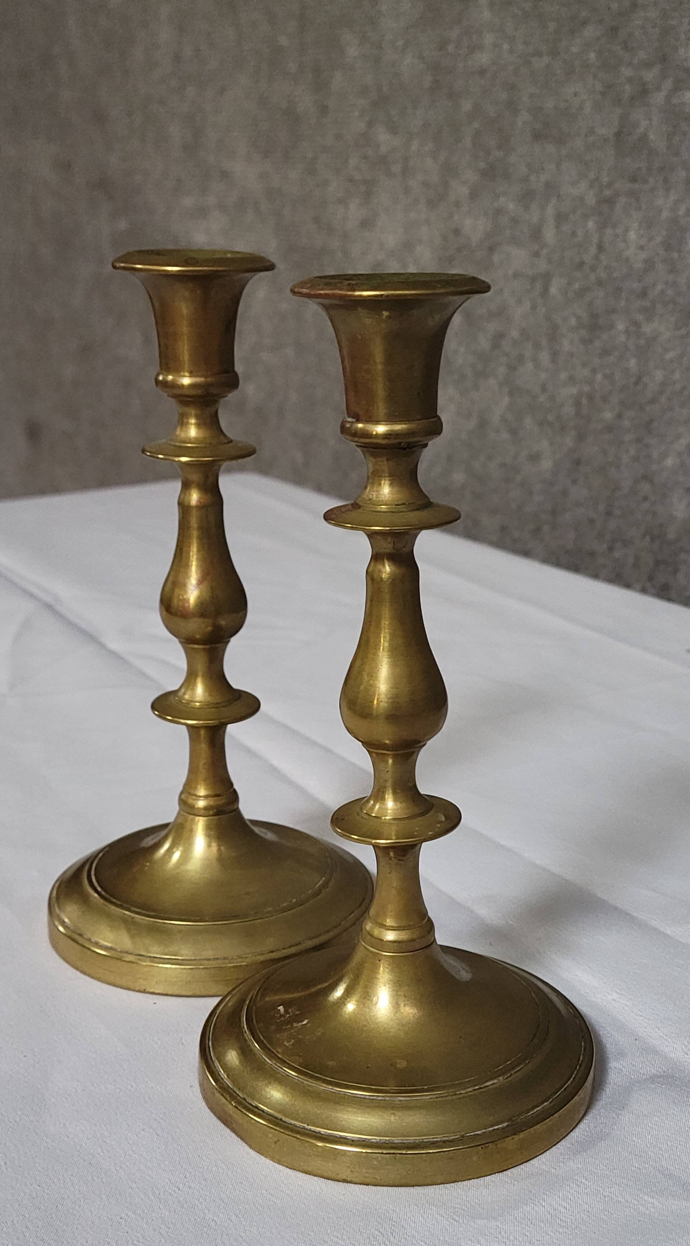 Pair of antique brass candlesticks, finely turned, dating from the 19th century