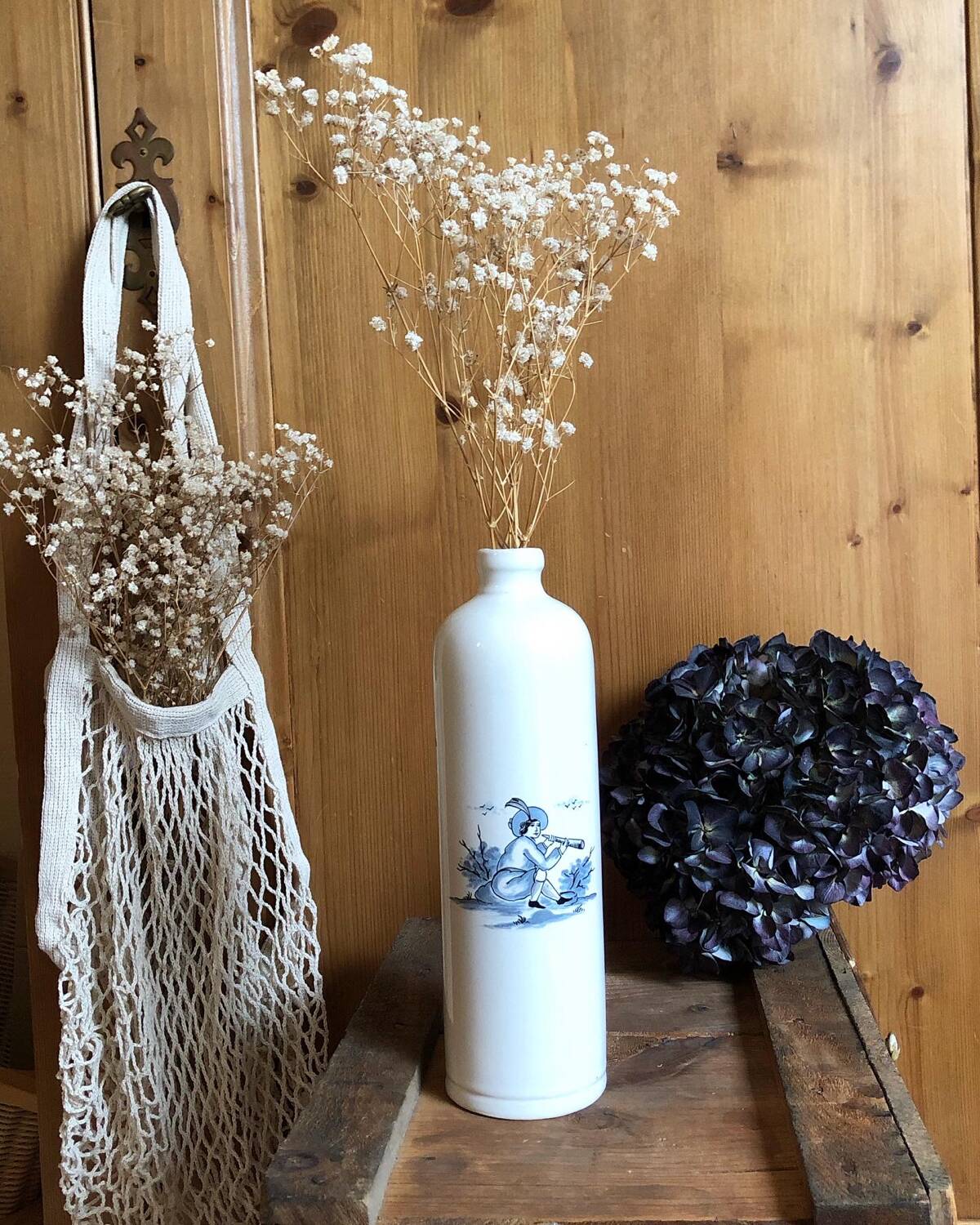 Bouteille en grès peinte