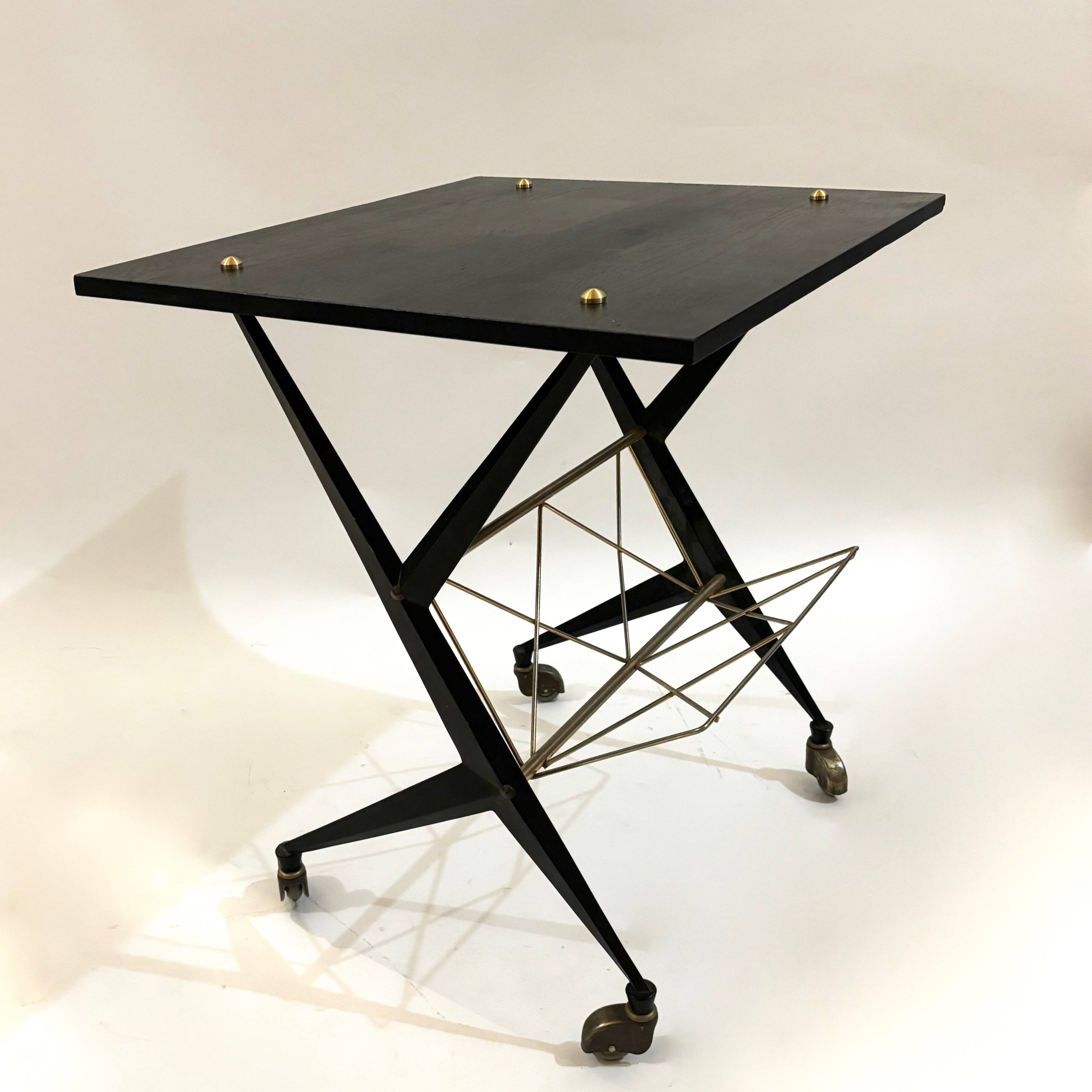 60s server in black and gold metal