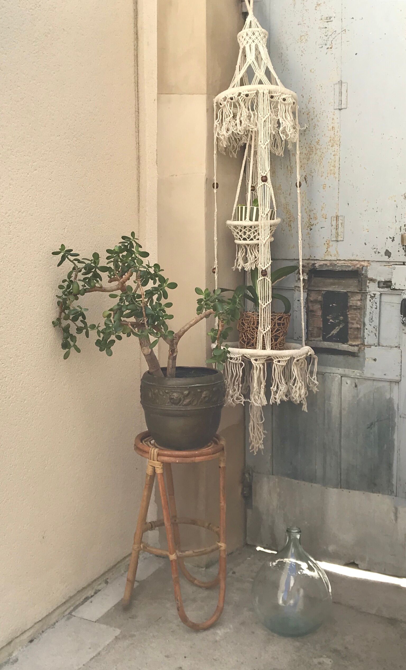 Plant door in double-level macramé