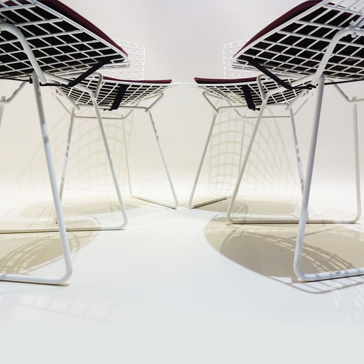 Set de 4 chaises Diamond par Bertoia vintage avec des coussinets de siège originaux