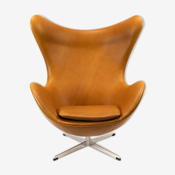 The Egg, model 3316 designed by Arne Jacobsen in 1958 and manufactured by Fritz Hansen.