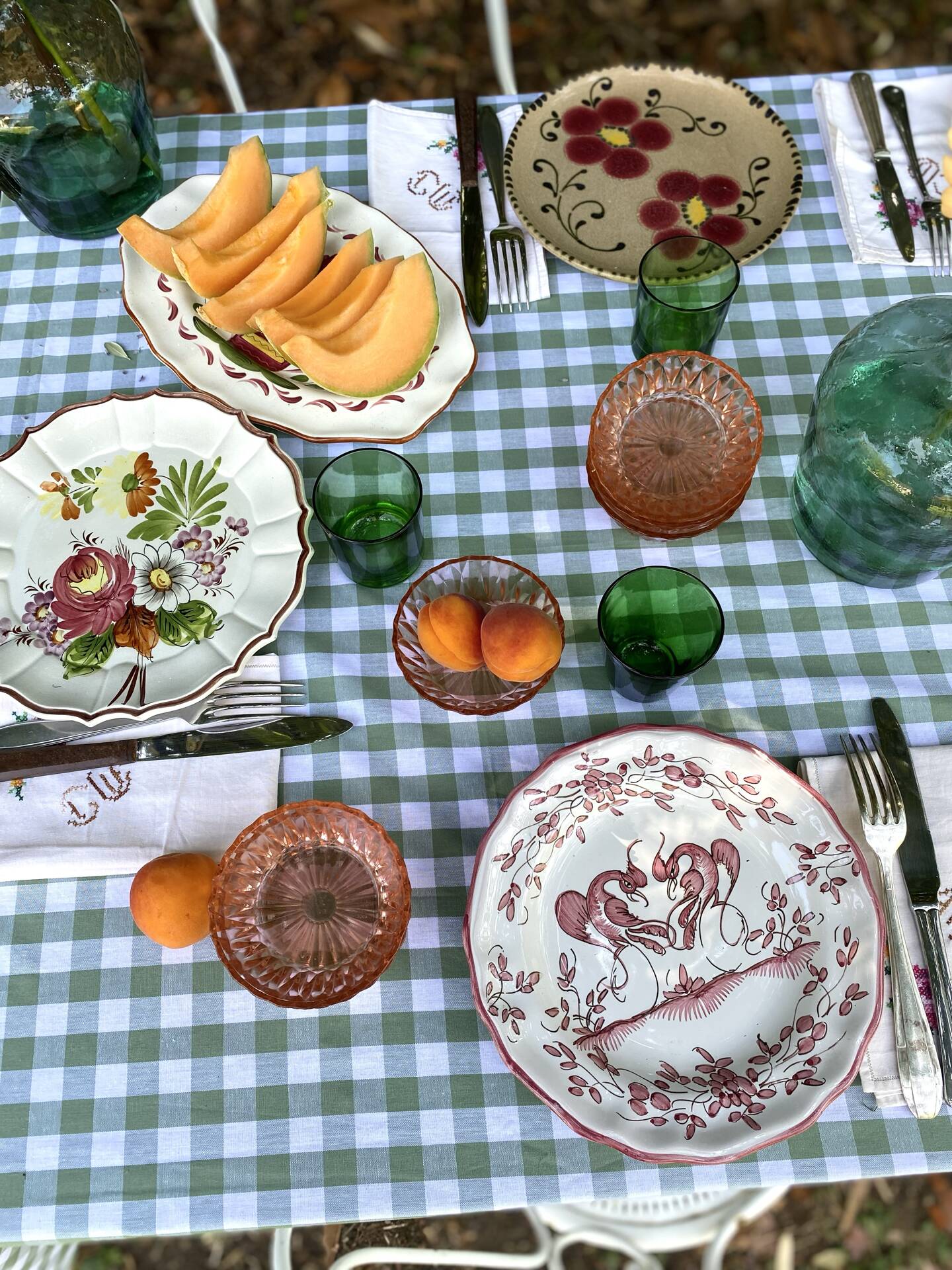 Exceptional set of 15 large mismatched plates.