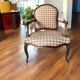 Fauteuil cabriolet bois et tissu style fin XXème