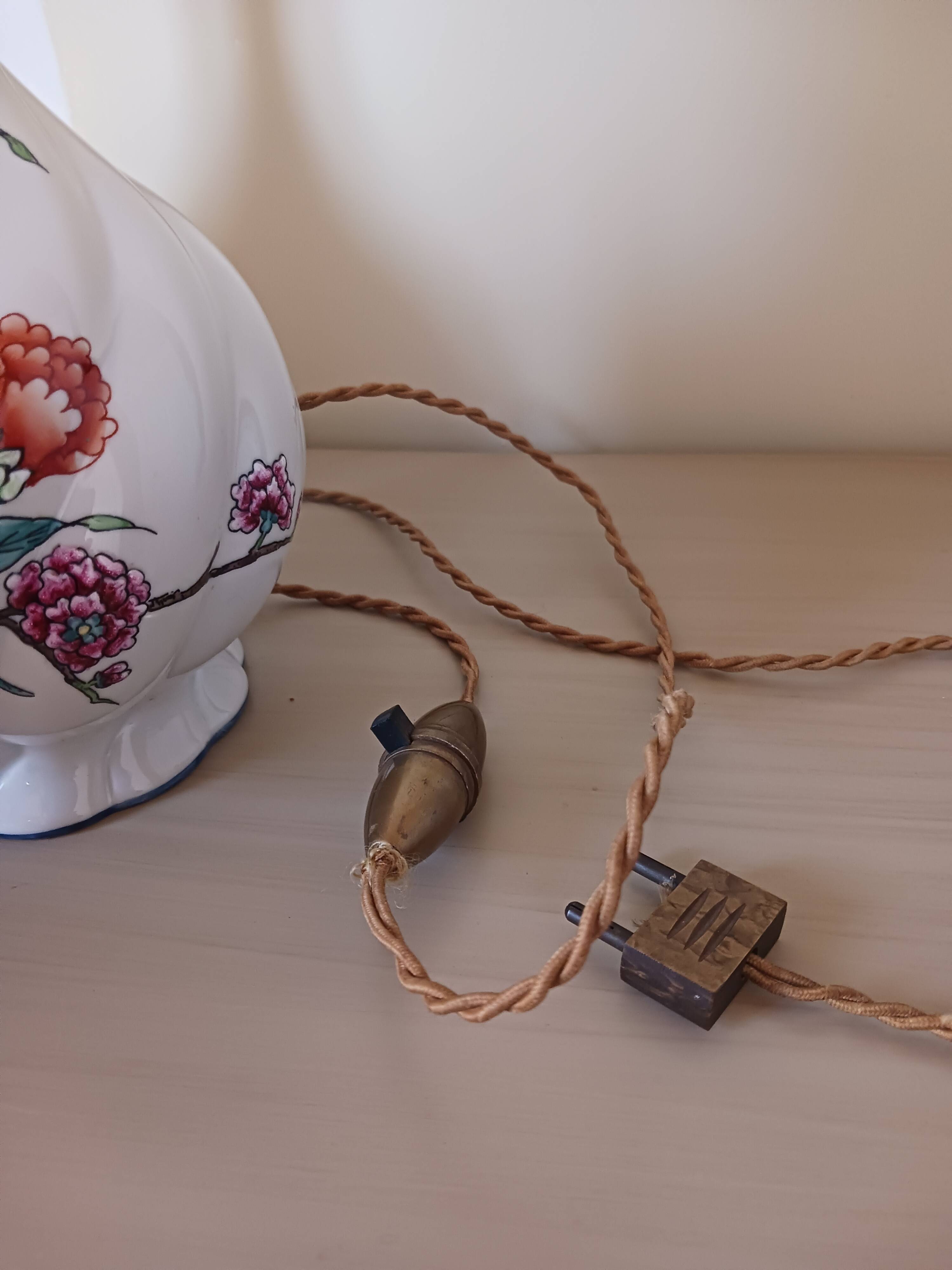 Antique lamp, in Paris porcelain, with Japanese decoration