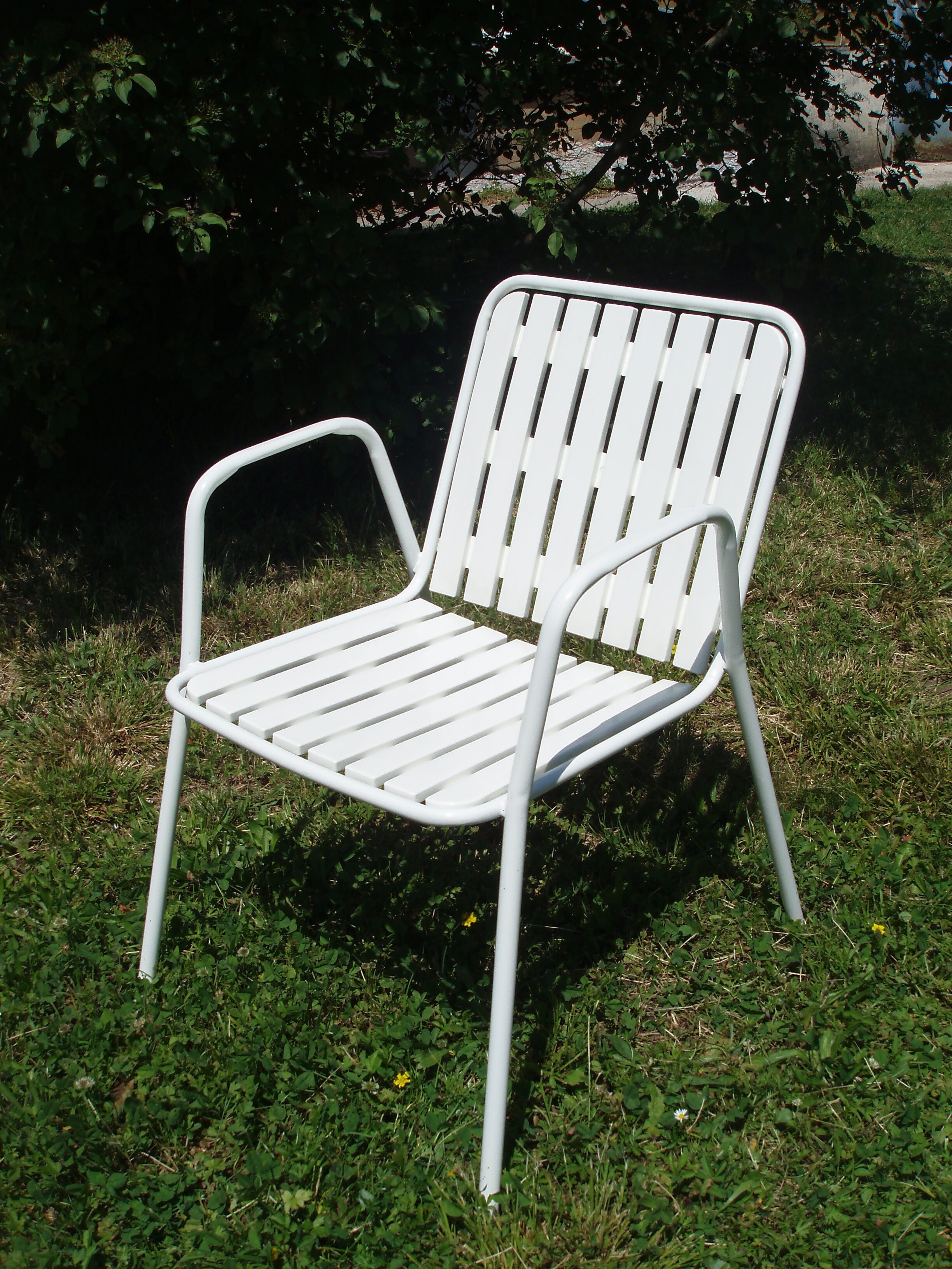 4 vintage white garden chairs in rilsan and plastic