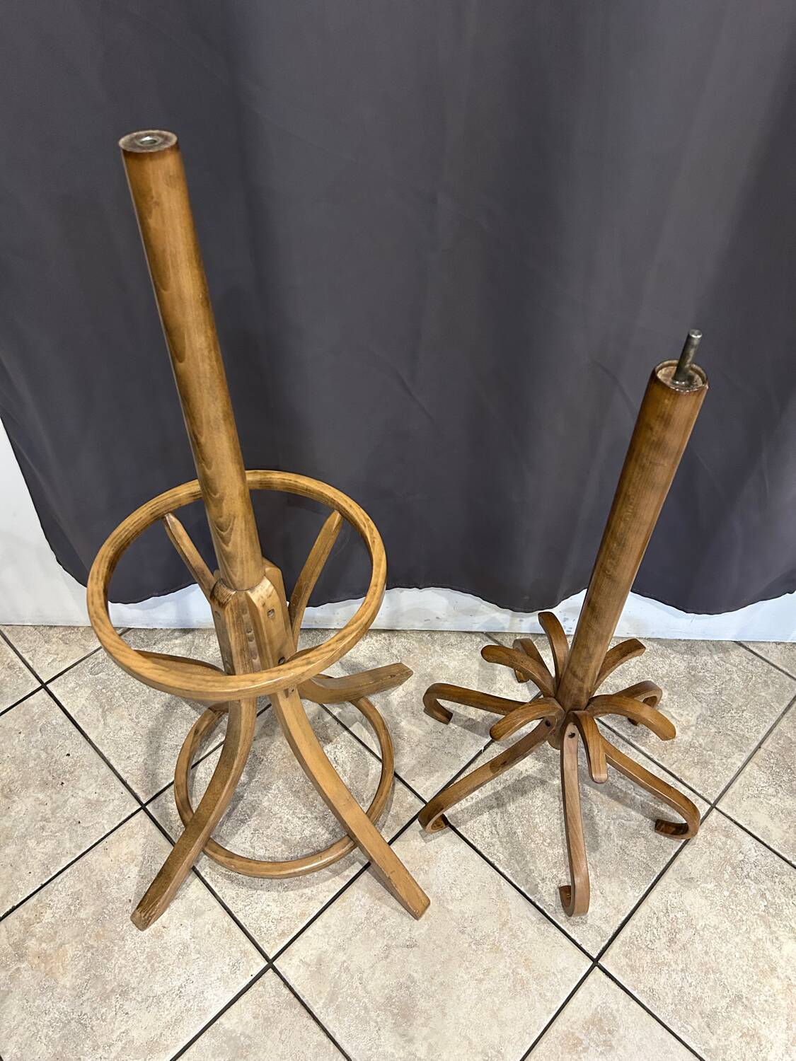 Baumann style 1960 swivel parrot coat rack in curved wood