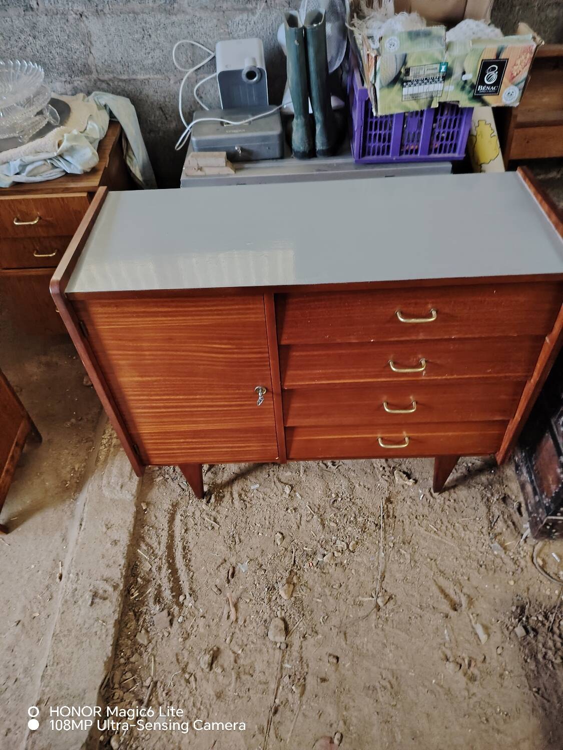 Commode asymétrique