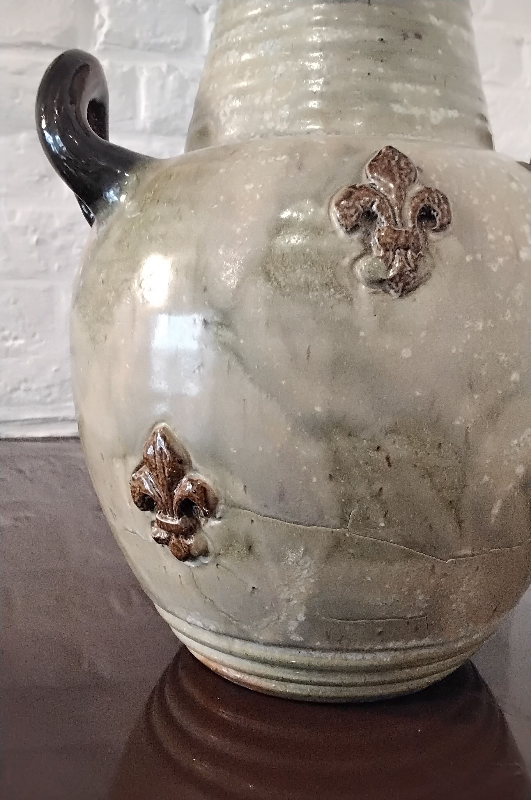 Vase with handles in Guérin sandstone