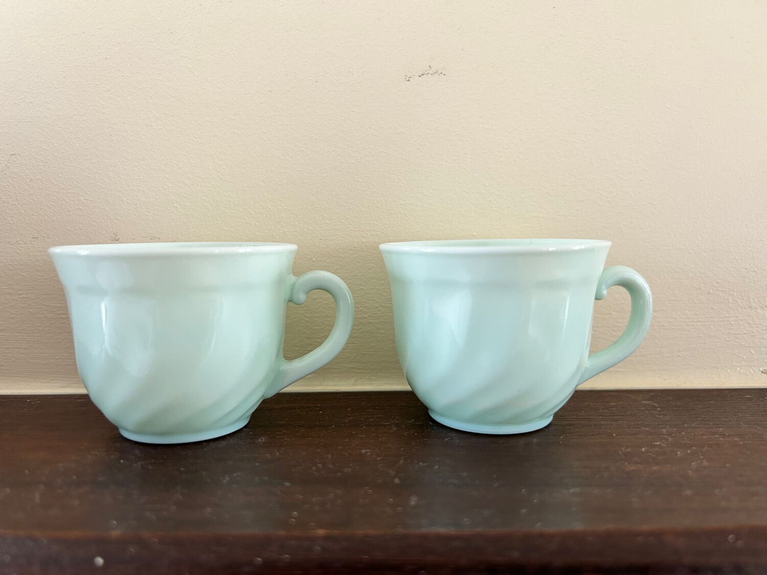 2 Arcopal coffee cups