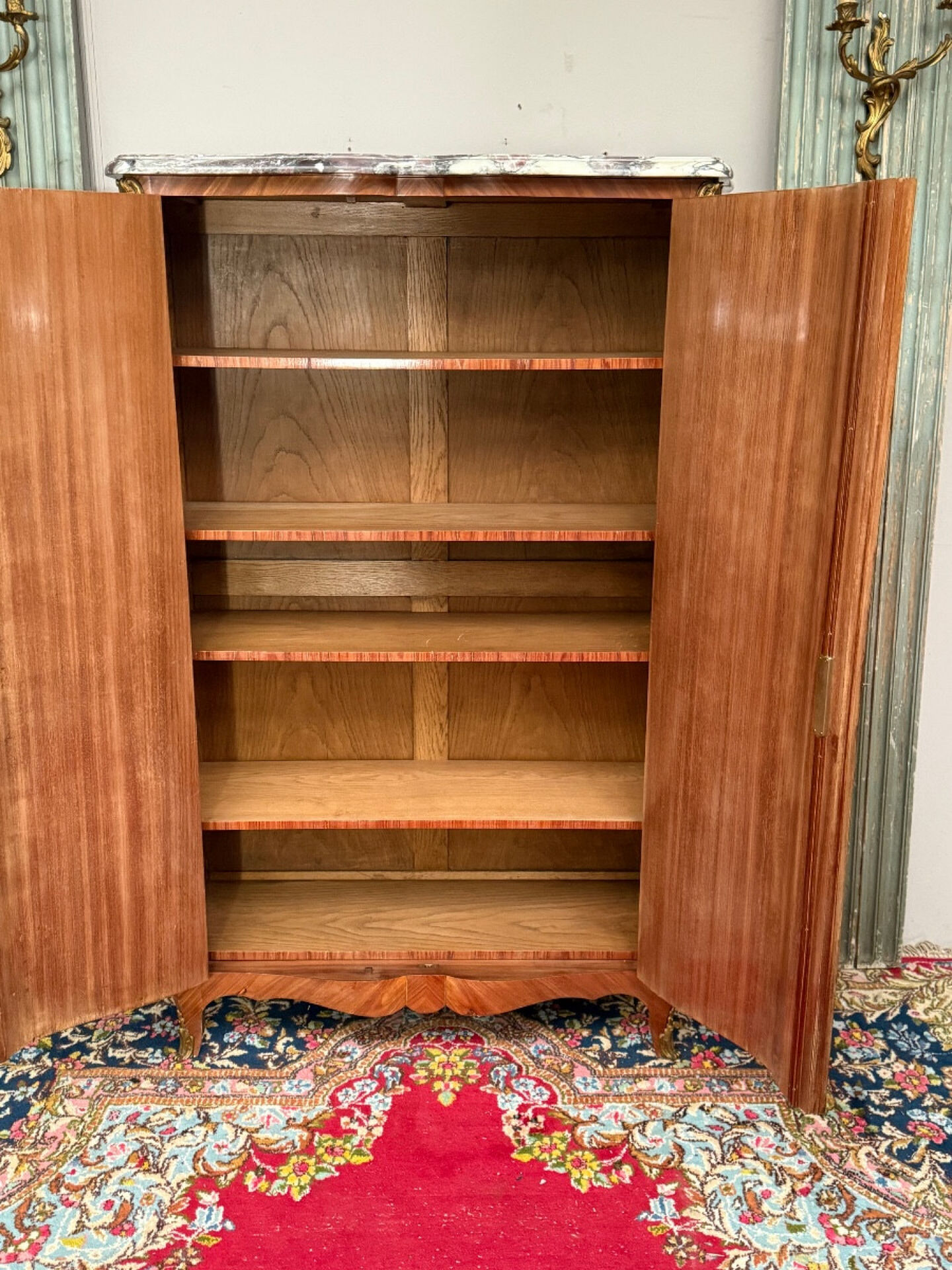 Buffet armoire de style louis xv en marqueterie