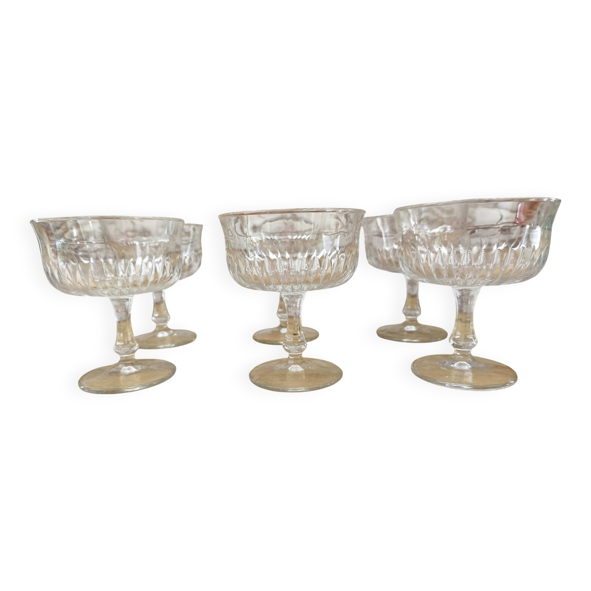 Set of 6 vintage champagne glasses in chiseled glass with flared drinking rim