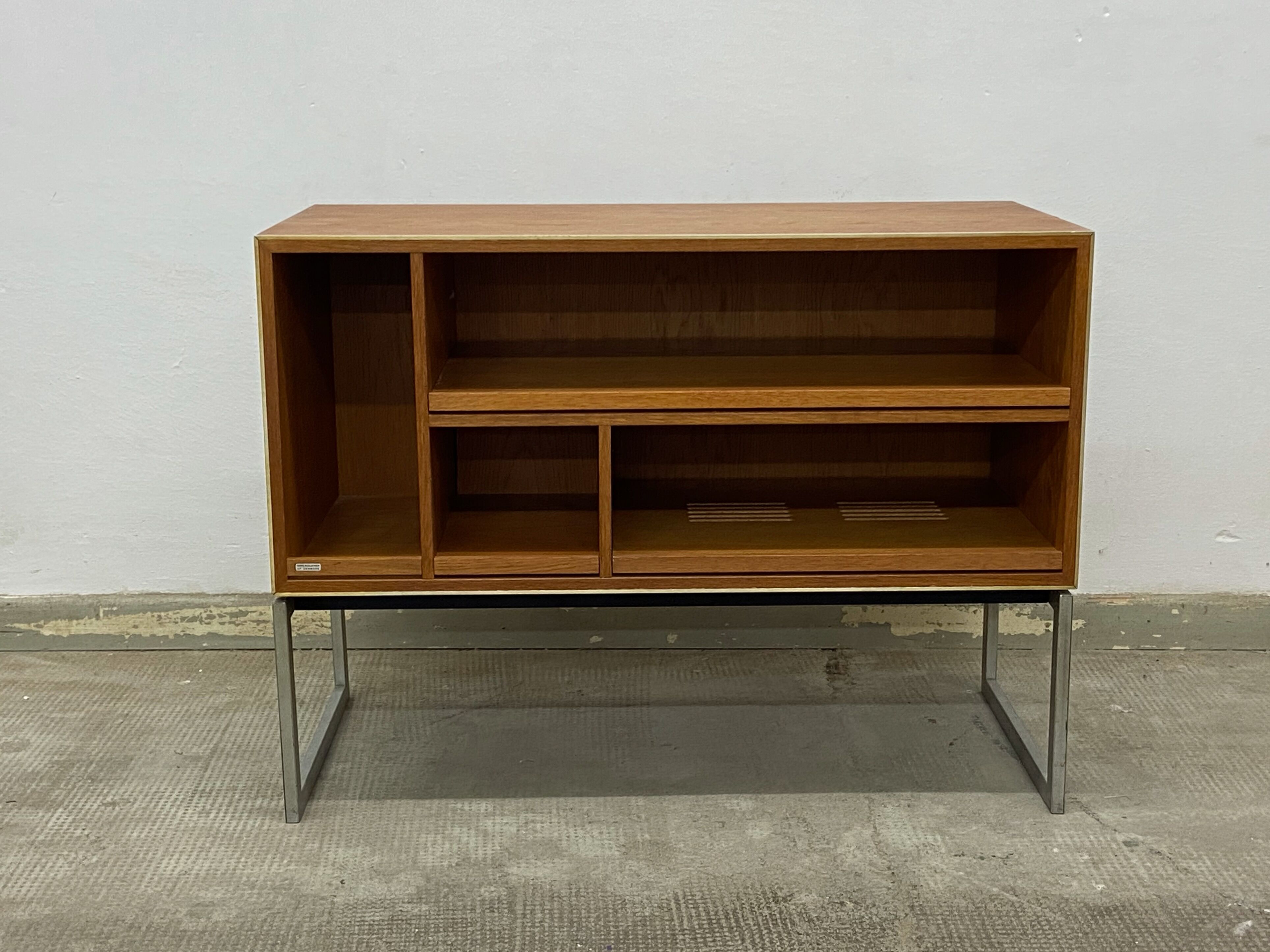 Oak sideboard MC30 by Jacob Jensen for Bang and Olufsen