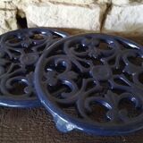 Enamelled cast iron trivet