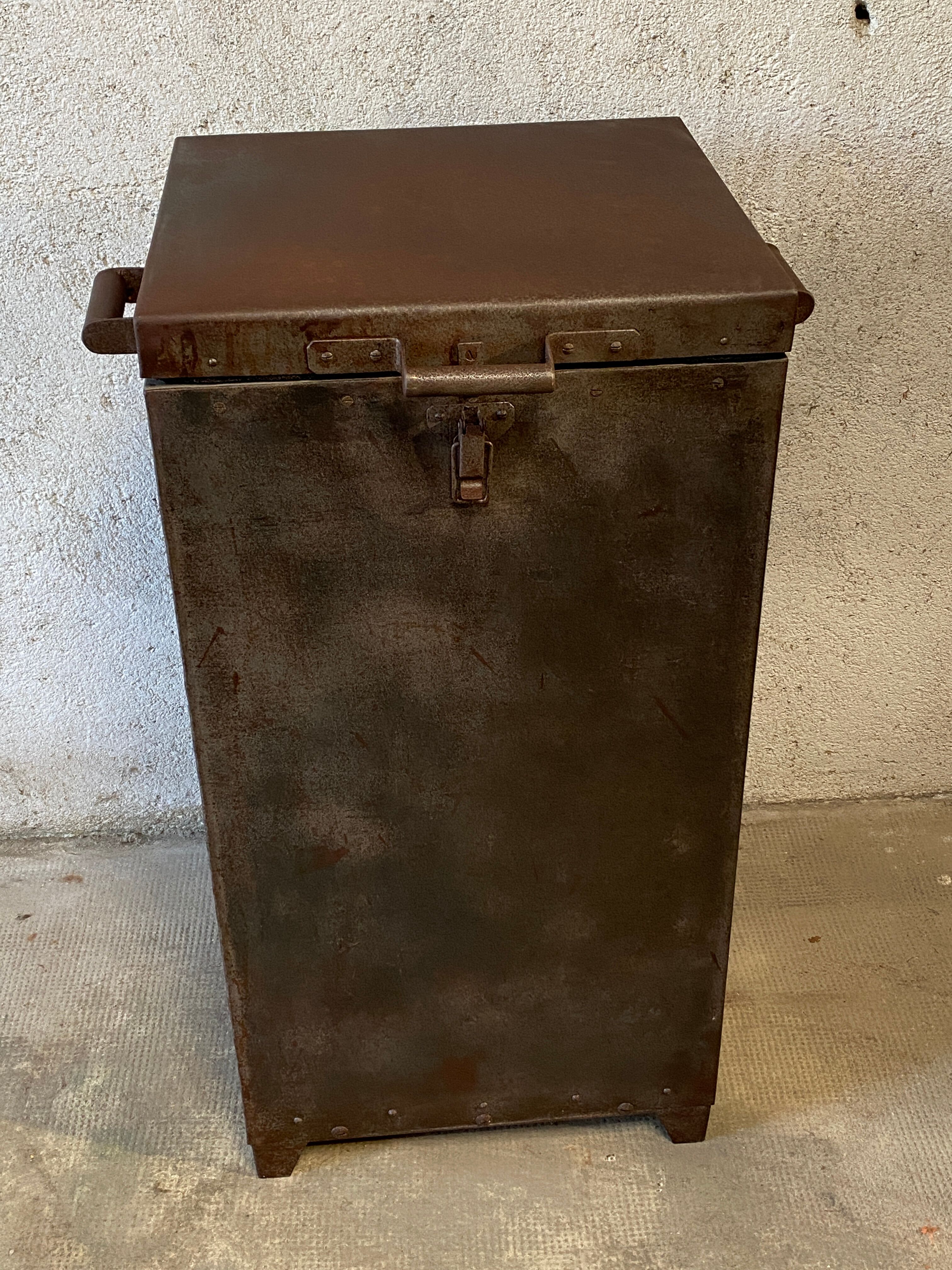 Old 1950 metal cooler