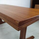 Scandinavian table with system