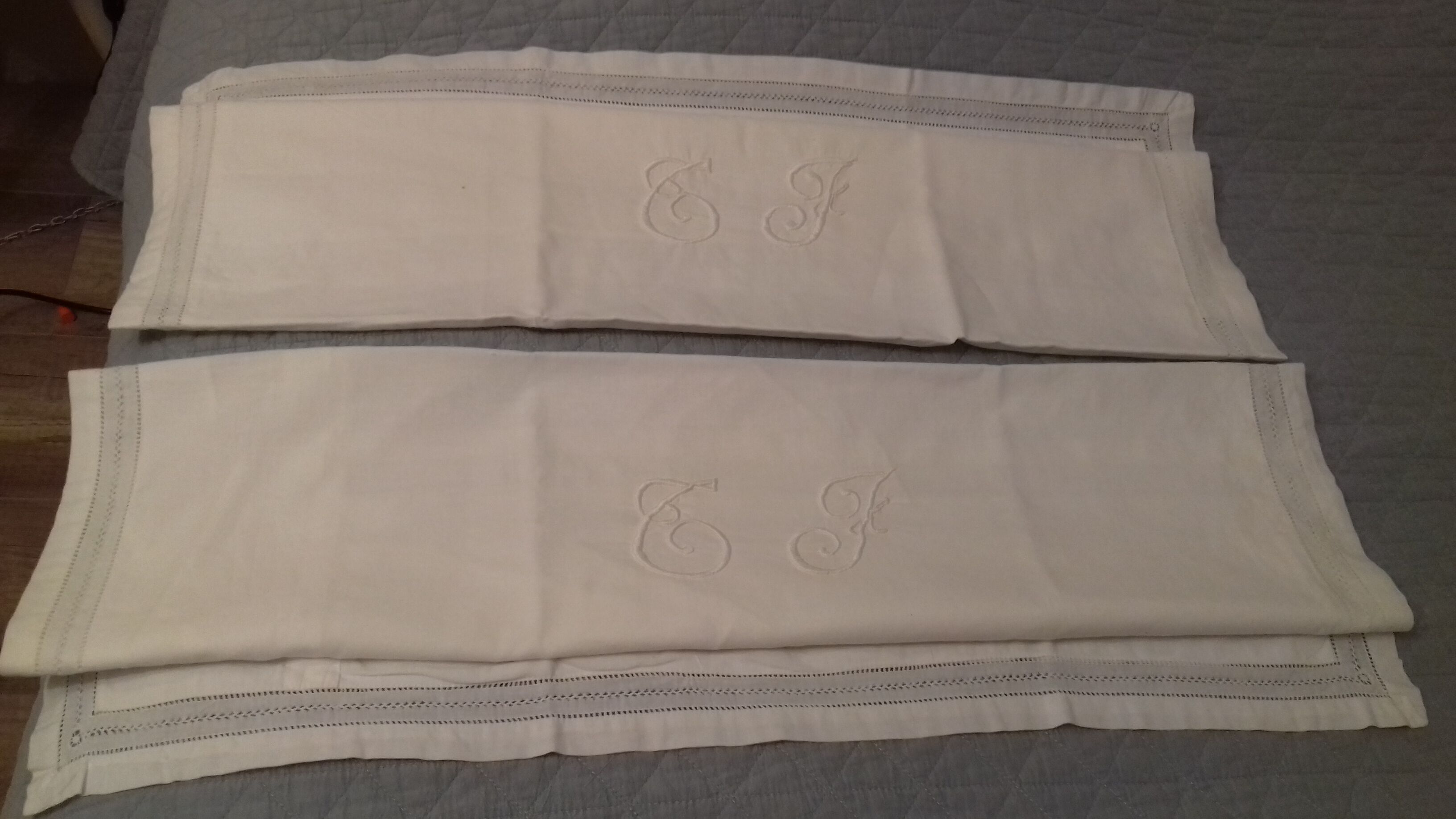 2 pretty linen or fine cotton, monogram C F.open edges
