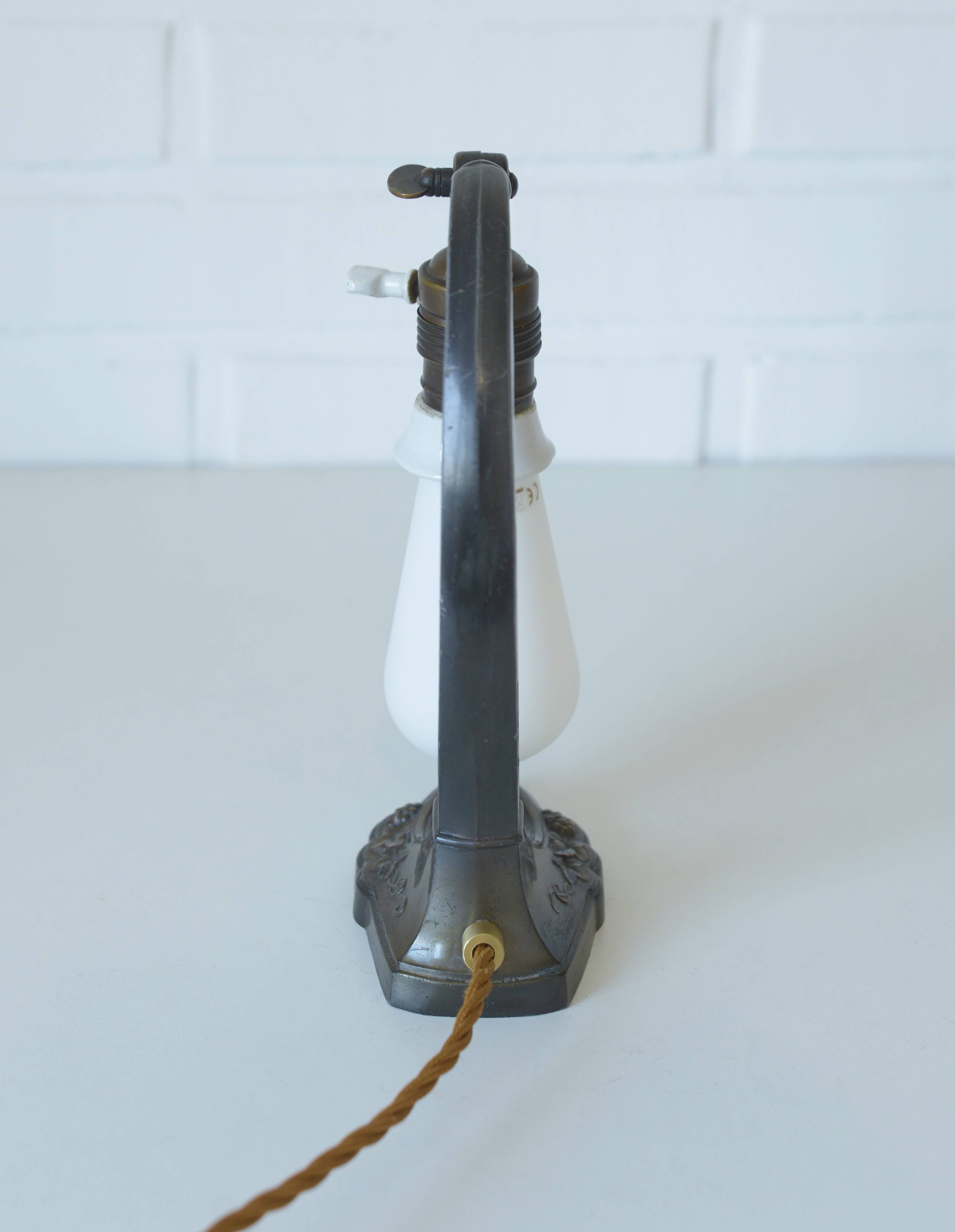 Lampe de bureau antique Art Nouveau lampe de table lampe de chevet en laiton Autriche années 1920