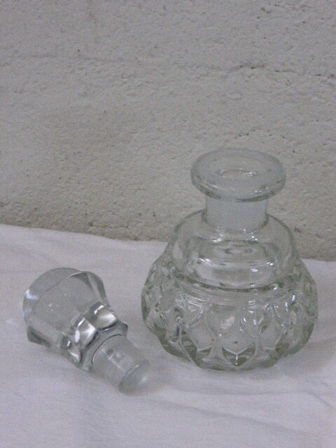 Lot of two glass decanters
