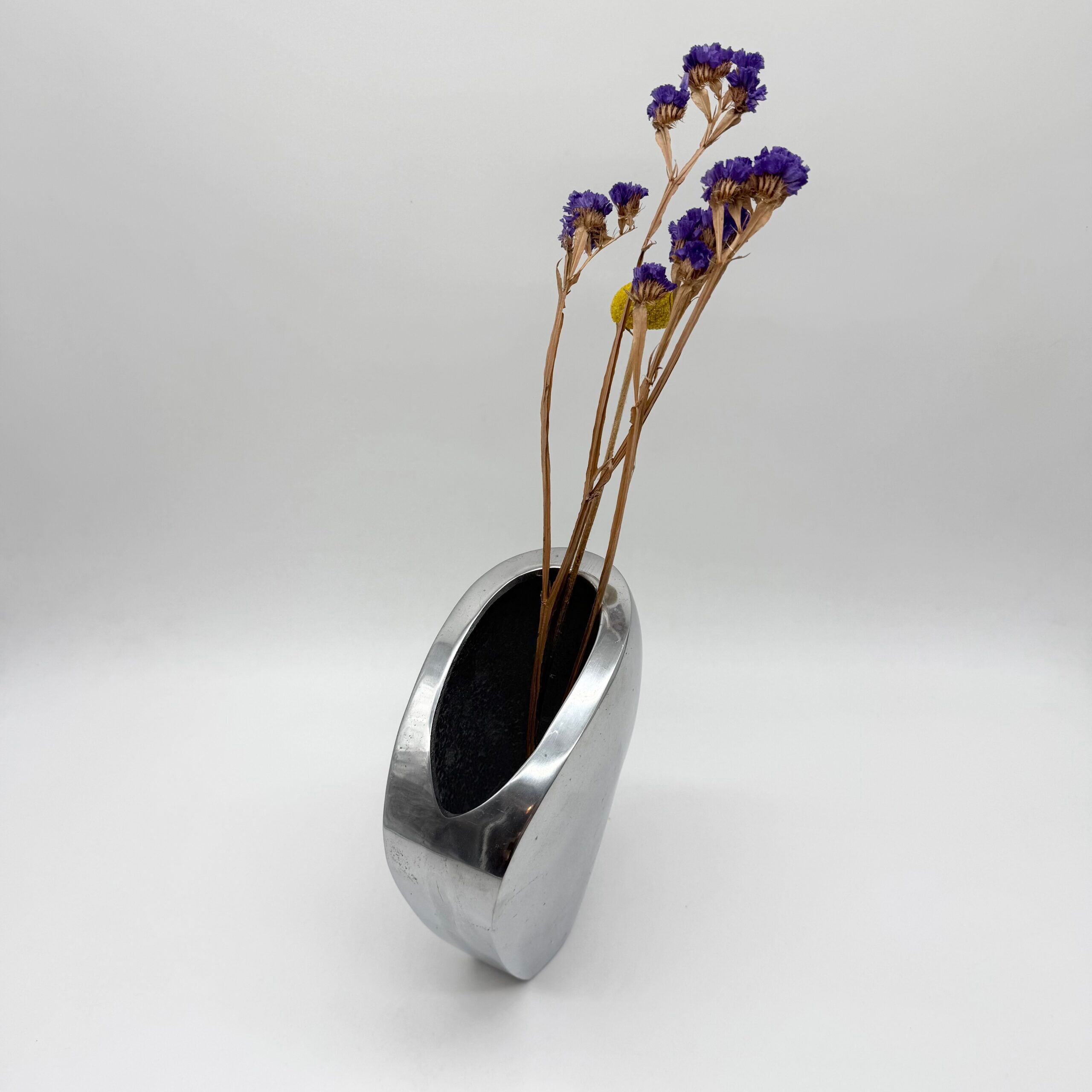 Sculptural vase in polished aluminium – 1980s