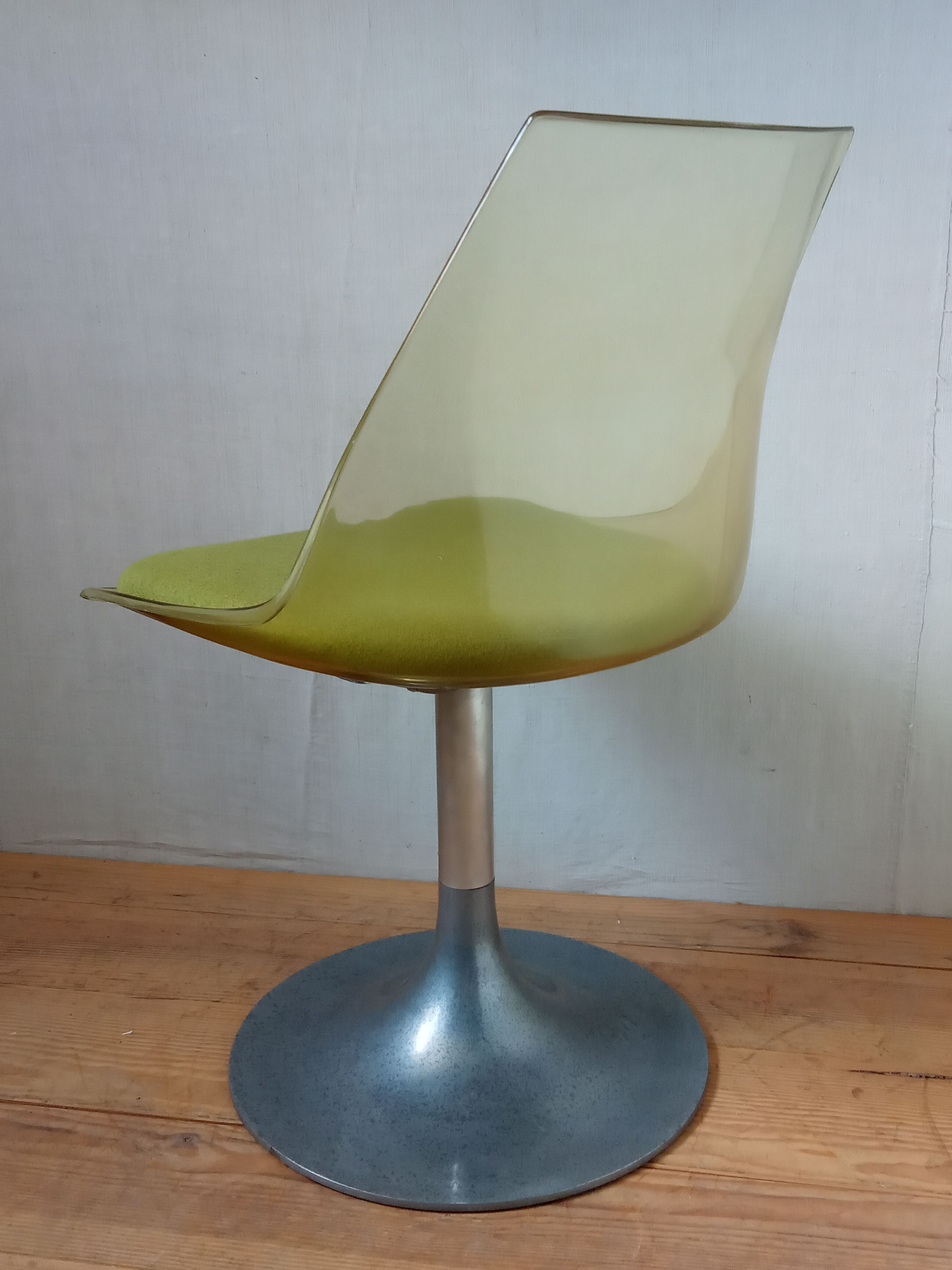 1970 swivel tulip foot chair