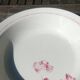 Un grand plat de service creux en demi-porcelaine Saint Amand modèle edmont