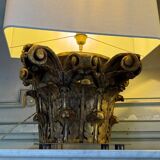 Pair of table lamps, half Corinthian capitals in carved and gilded wood, 18th century