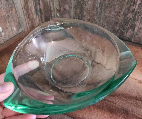 Cendrier vintage des années 60-70 en verre vert