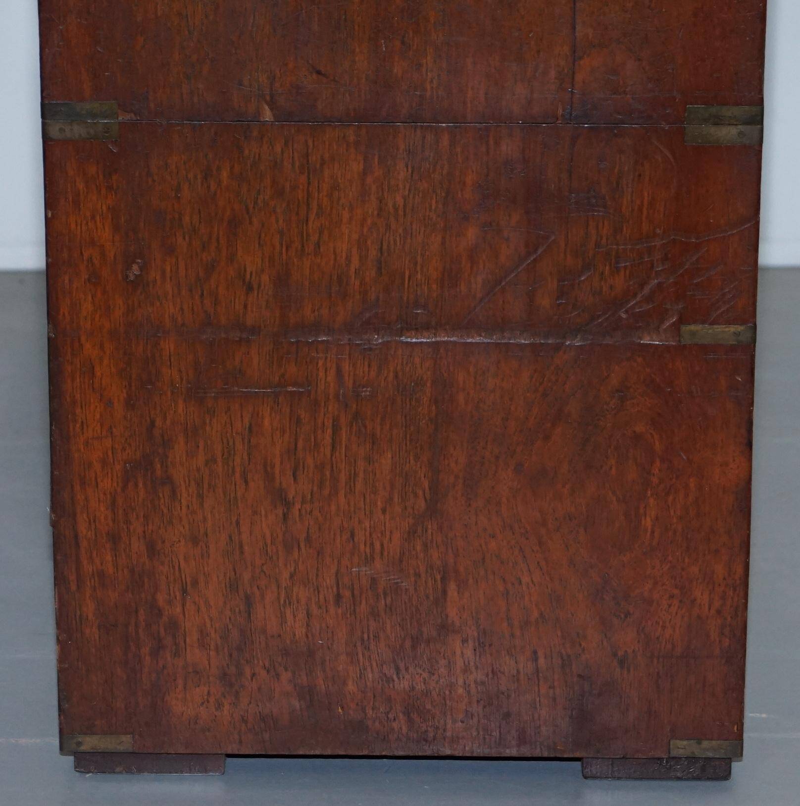 Commode de campagne estampillée Army & Navy C.S.L avec bureau rabattable