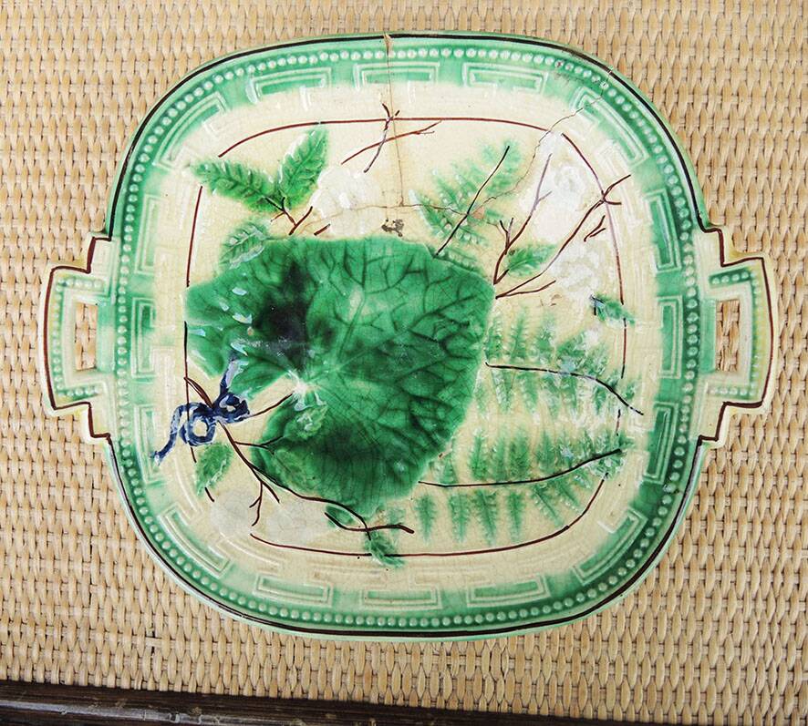 Old square plate in slipware with plant decoration.