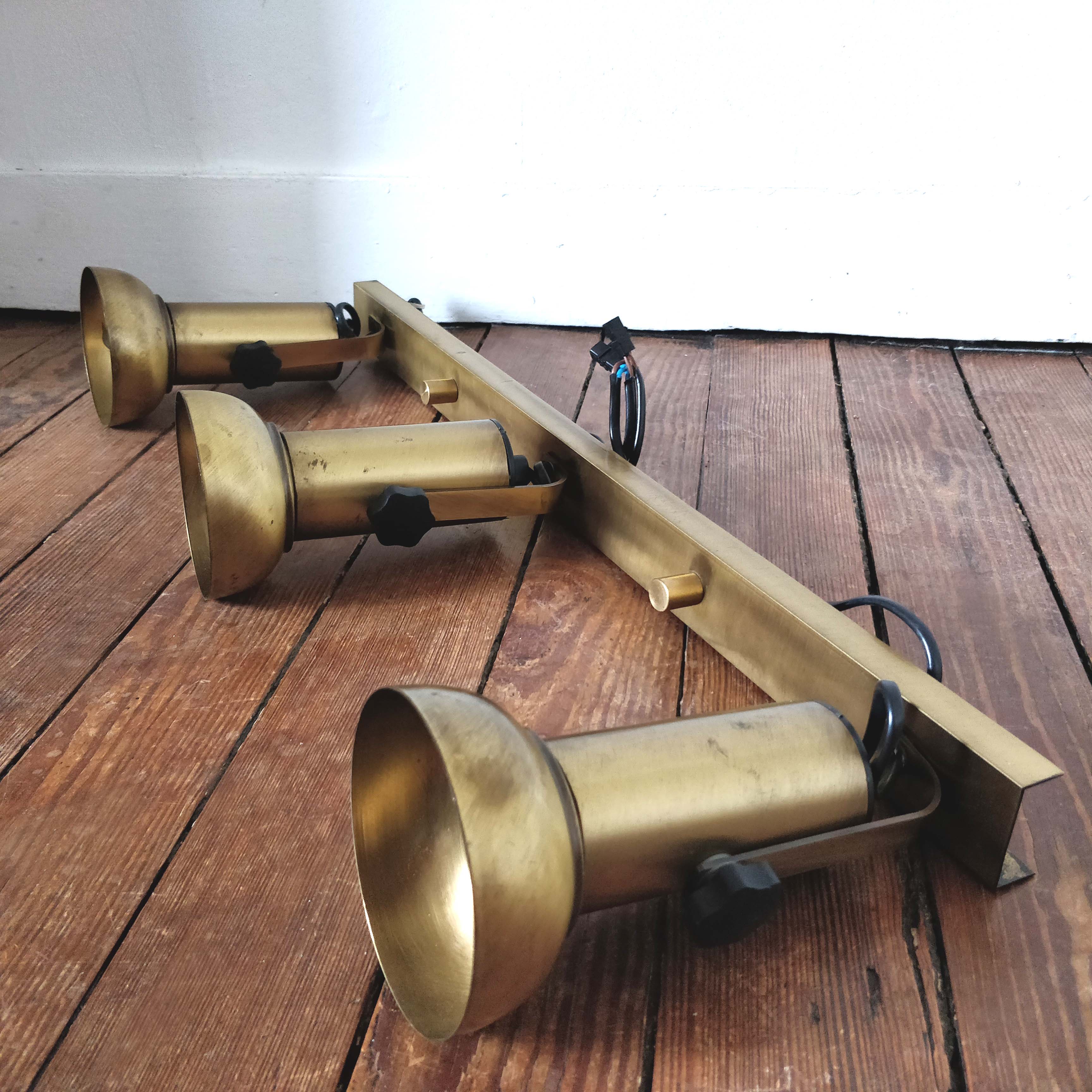 Wall light 3 70s brass spots