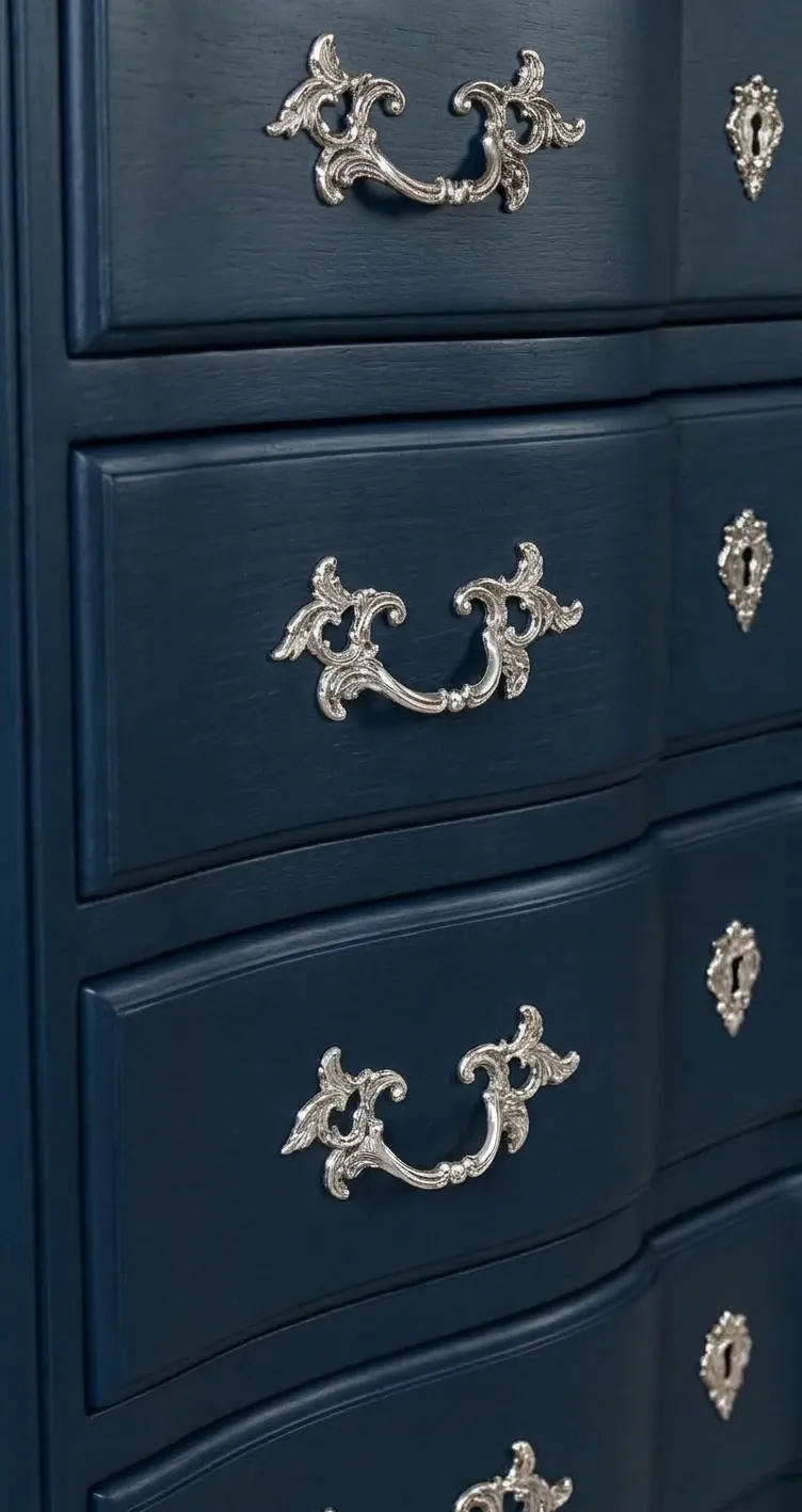Seven-drawer nightstand in blue night, Louis XIV style.