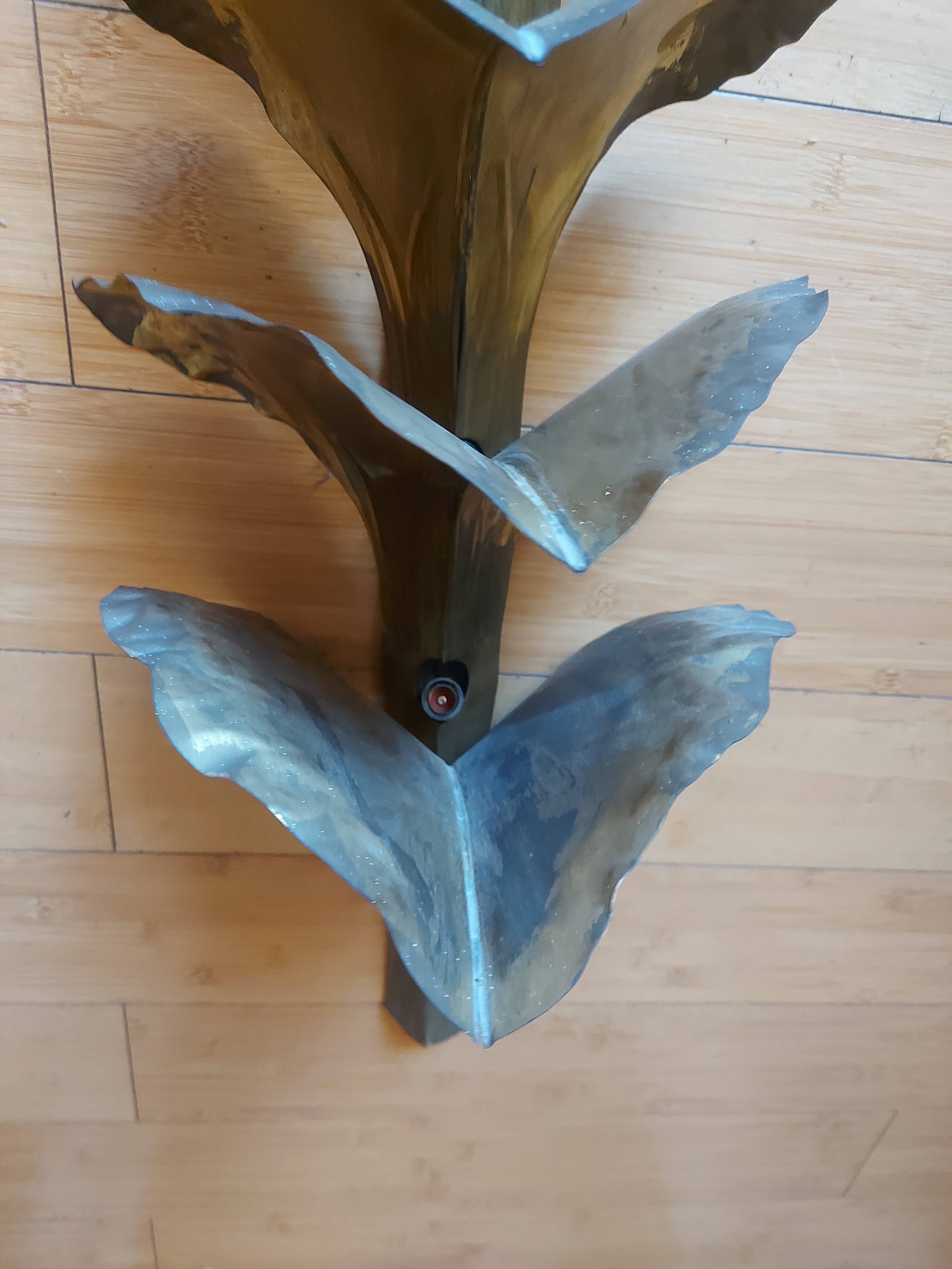 Wall lamp design in gilded metal, leaf décor